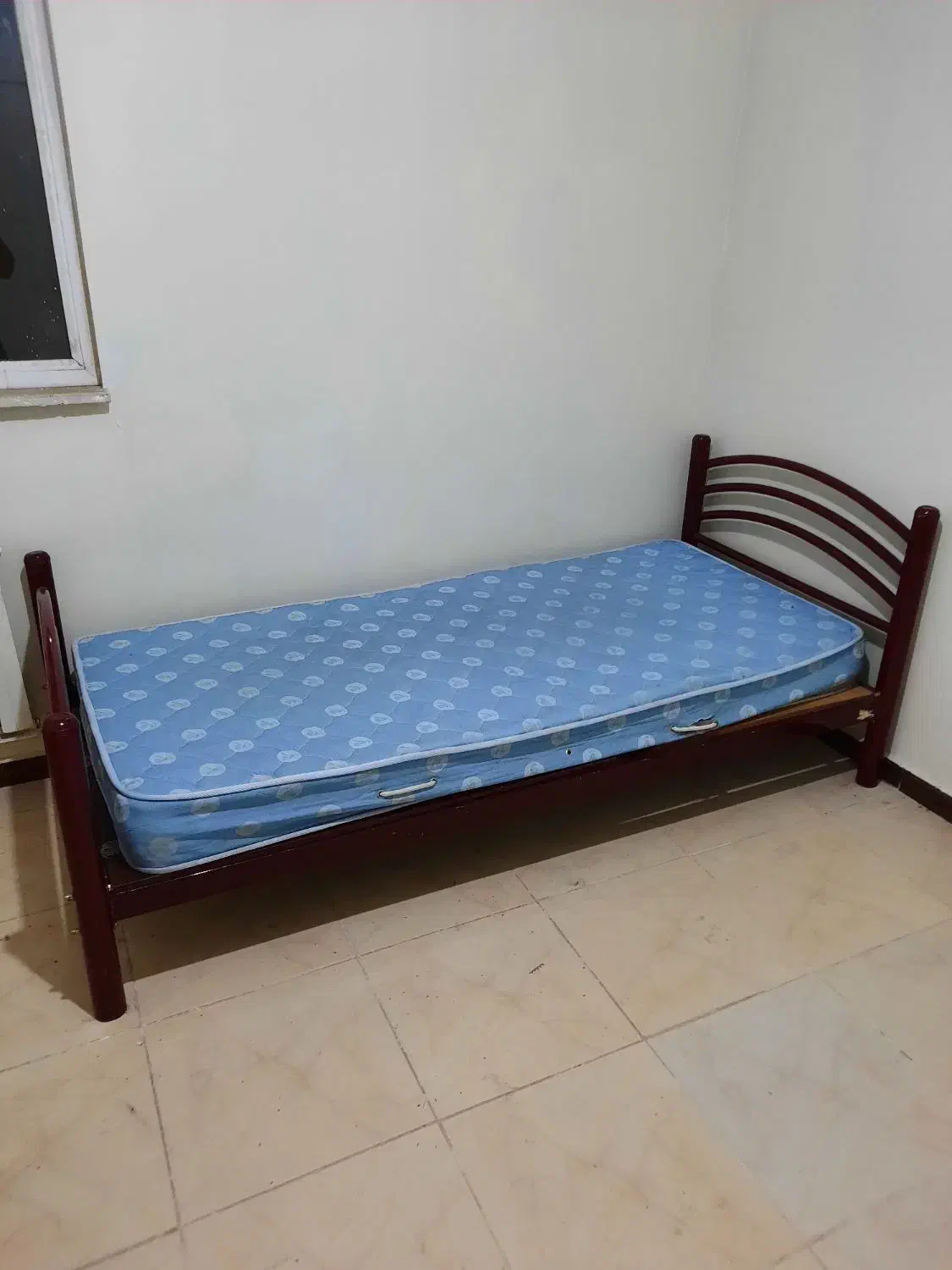 تخت خواب فلزی یک نفره با تشک|تخت و سرویس خواب|پرند, فاز ۶|دیوار