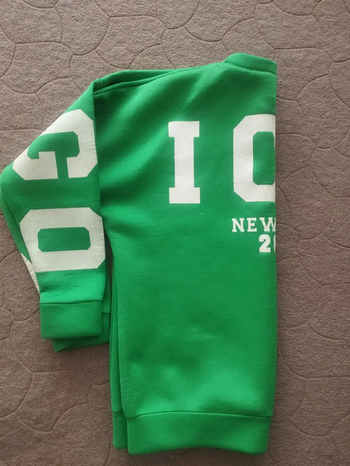 هودی|لباس|اصفهان, پروین|دیوار