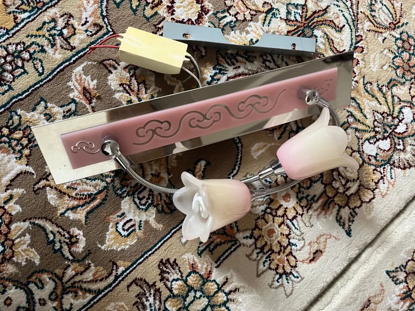 چراغ خواب دیواری|لوستر و چراغ آویز|مشهد, مصلی (کارمندان اول)|دیوار