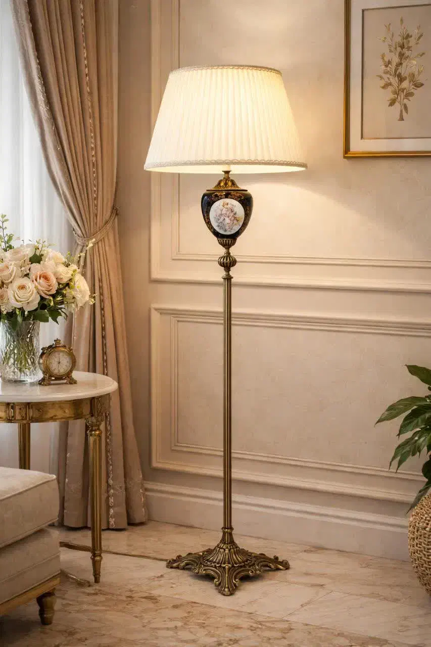 کنارسالنی|چراغ خواب و آباژور|تهران, خاک سفید|دیوار