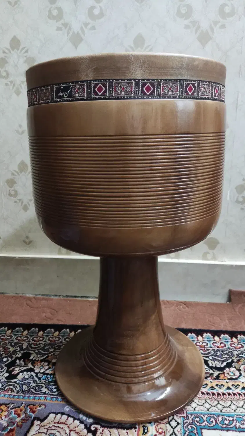 تنبک چوب یک تیکه|سازهای سنتی|همدان, |دیوار