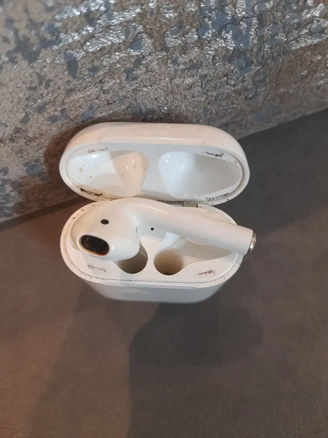 Airpods اصل،یک عدد هندزفری،با جعبه و کابل شارژ|لوازم جانبی موبایل و تبلت|تهران, محمودیه|دیوار