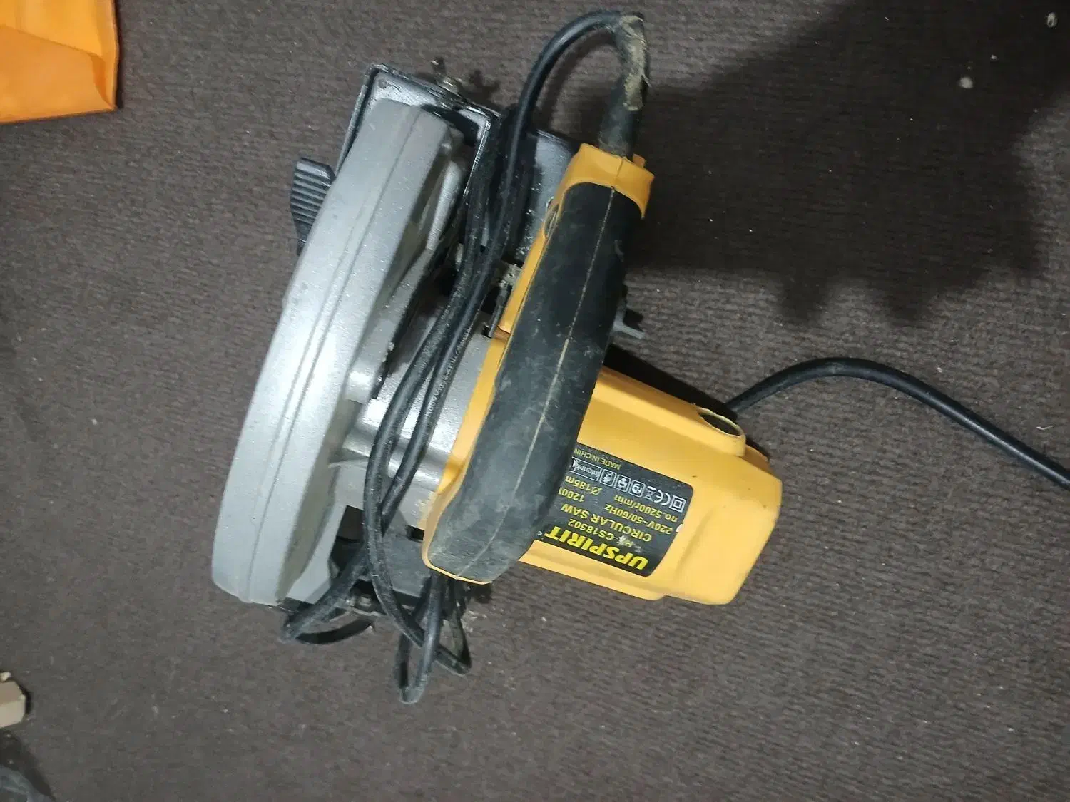 آره دیسکی|ابزارآلات|چالوس, |دیوار