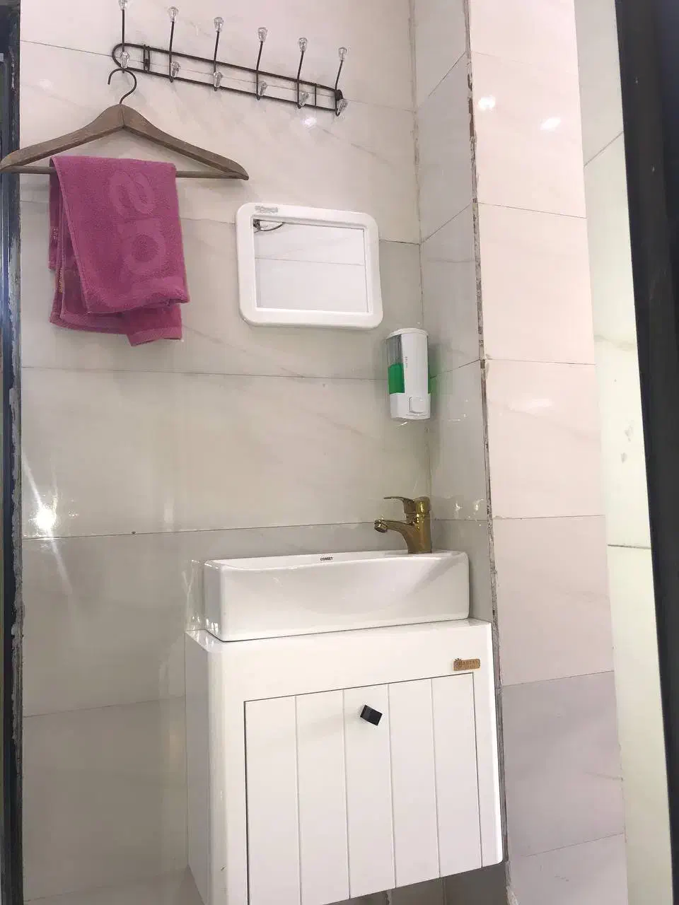 اقامت لوکس با چشم‌اندازخیره‌کننده حوضچه آب‌درمانی|اجارهٔ کوتاه‌مدت ویلا و باغ|رینه, |دیوار