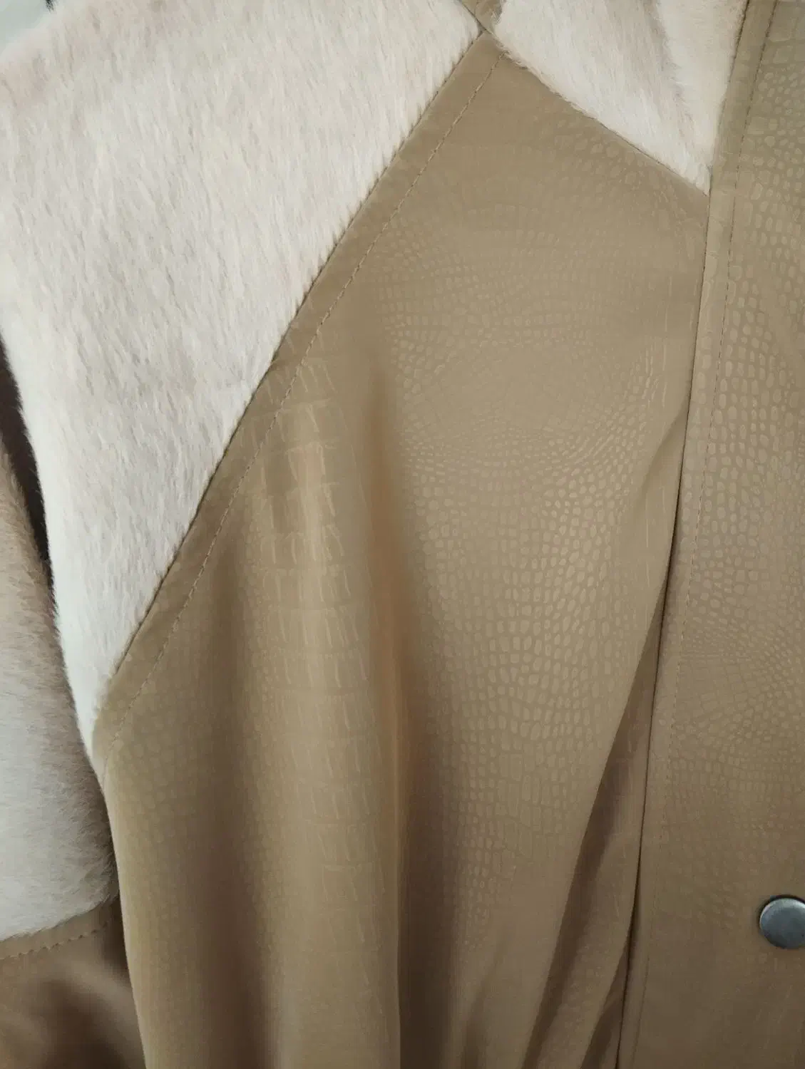 کاپشن بارانی|لباس|سراب, |دیوار