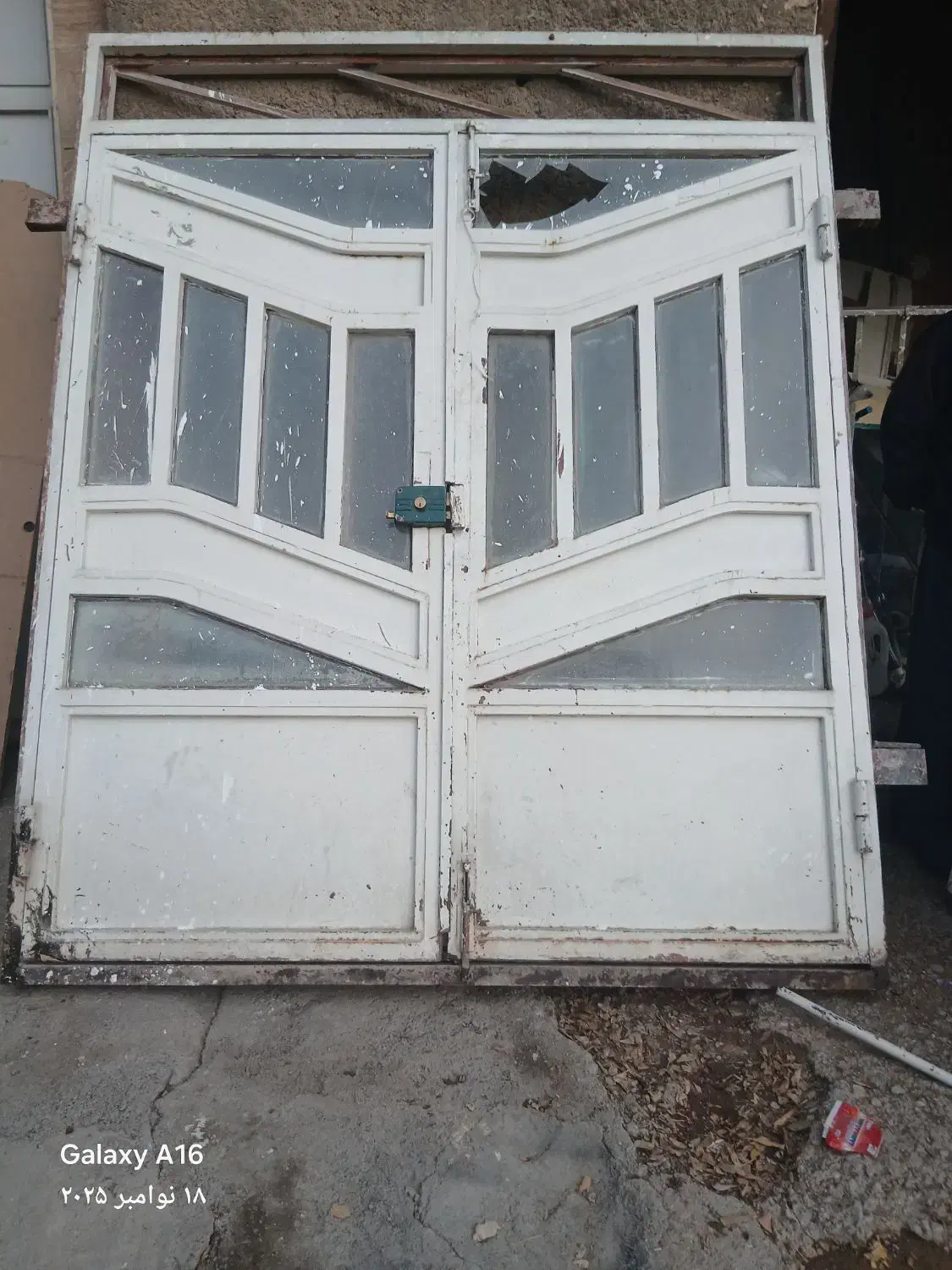 درب حیاطـ در حد نو|مصالح و تجهیزات ساختمان|کوهدشت, |دیوار