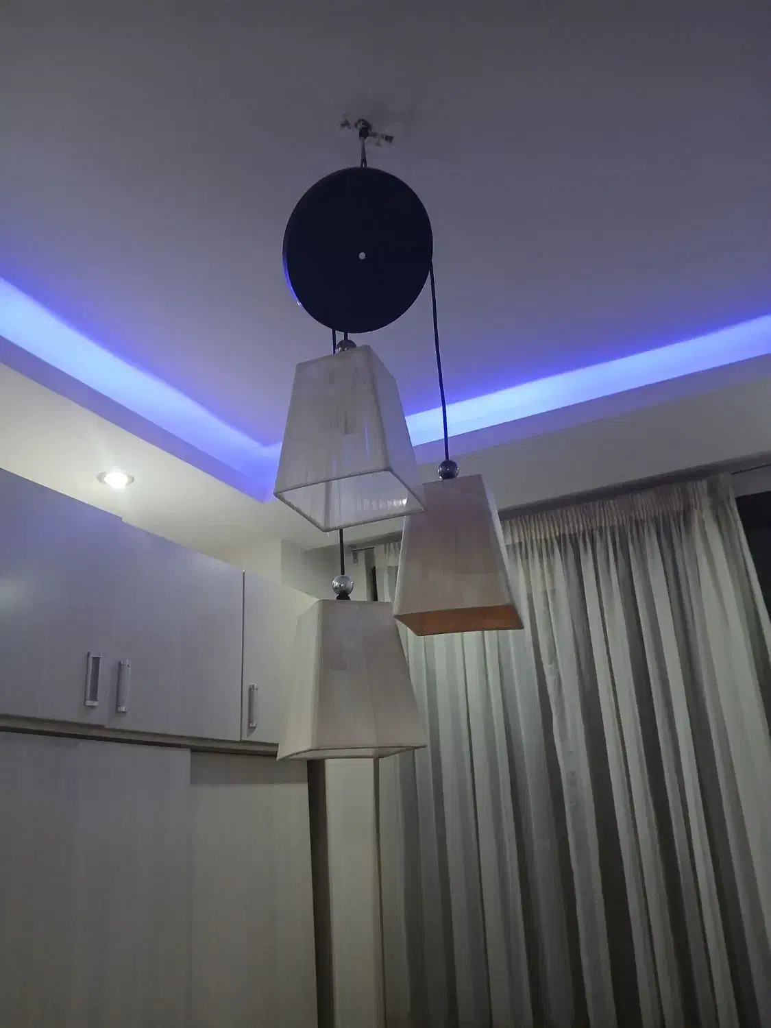 دو جفت لوستر|لوستر و چراغ آویز|اندیشه, اندیشه فاز ۱|دیوار