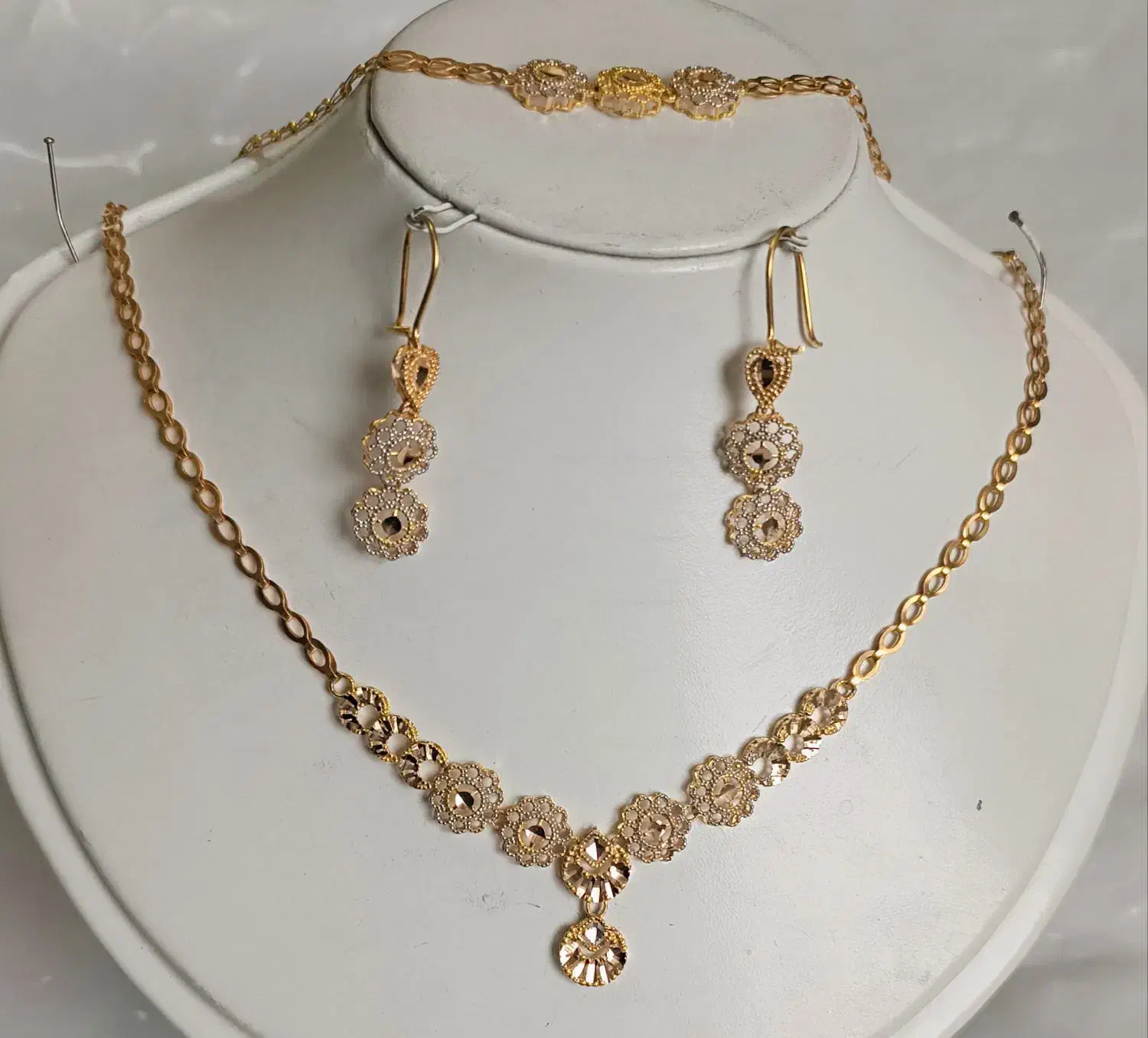 سرویس کامل زیبا|جواهرات|قم, سرحوض|دیوار