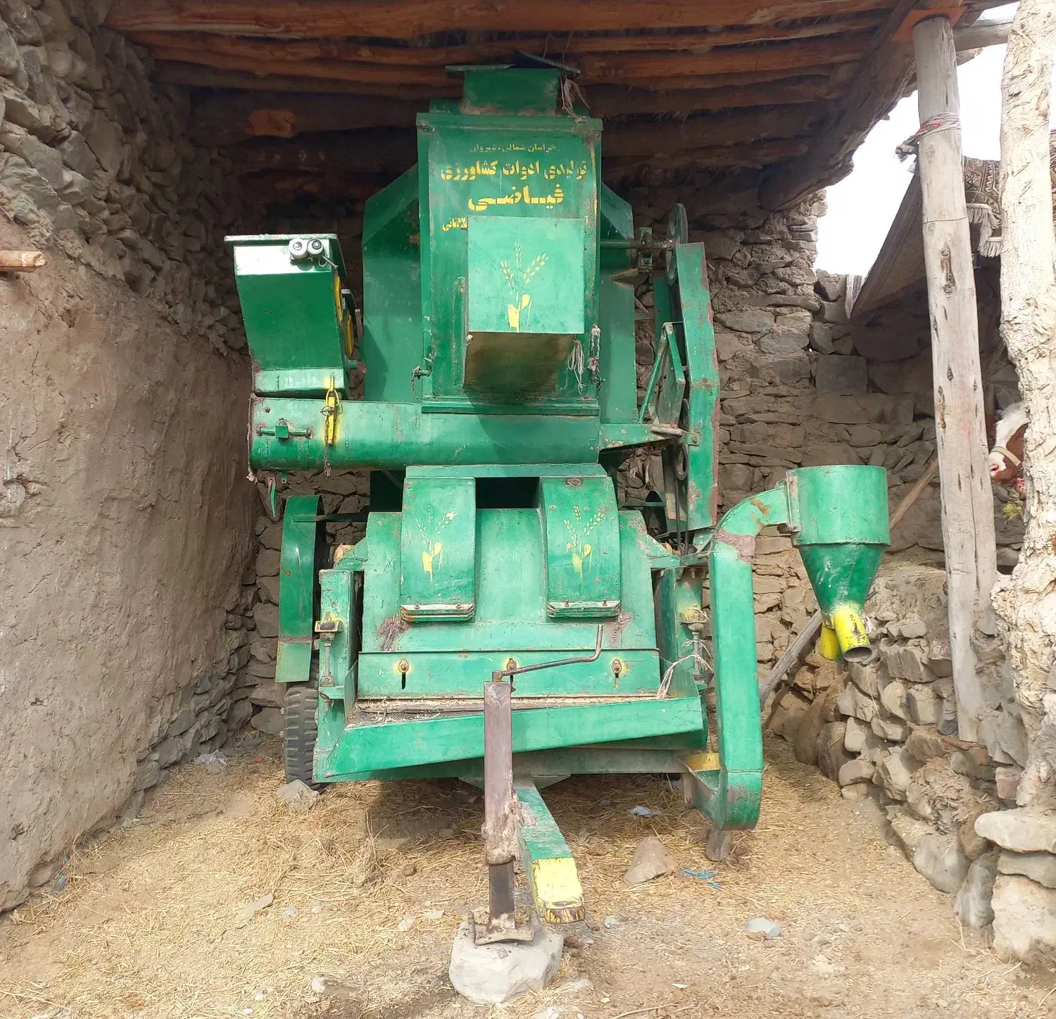 خرمن کوب|ماشین‌آلات صنعتی|راز وجرگلان, |دیوار