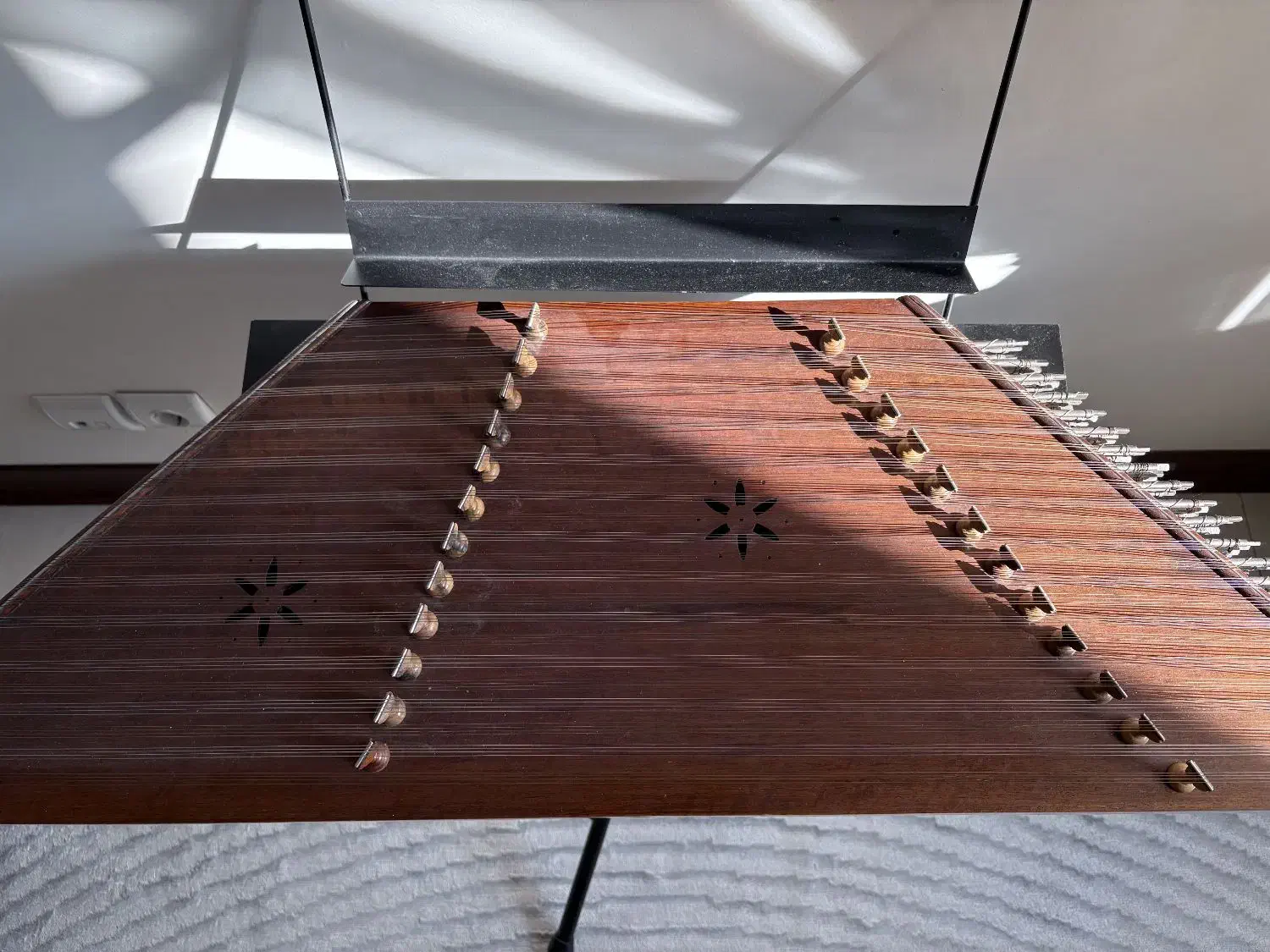 سنتور دوازده خرک ملک شاه زمانی|سازهای سنتی|ری, دیلمان|دیوار