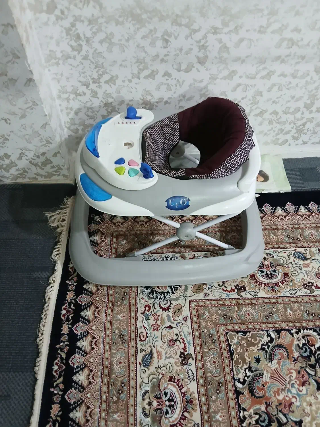 روروئک|اسباب و اثاث بچه|آبیک, |دیوار