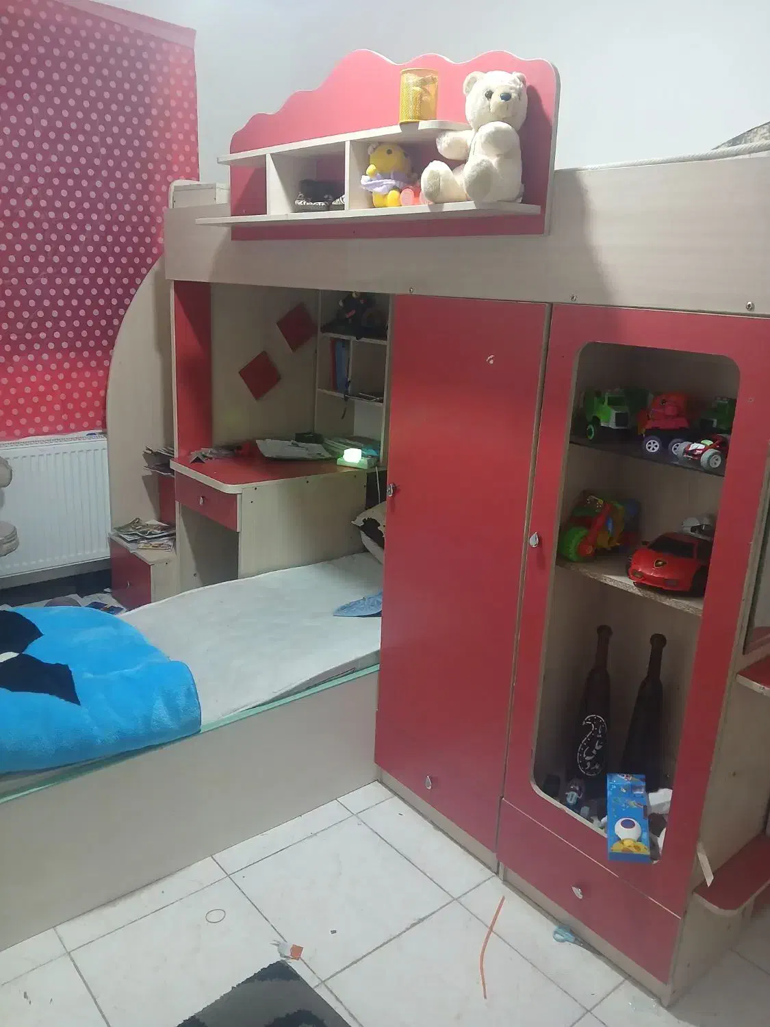 تخت دو طبقه|تخت و سرویس خواب|هشتگرد, فاز ۱ مهستان|دیوار