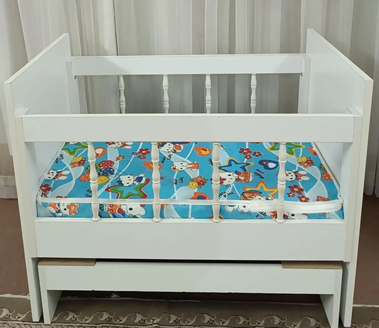 تخت کودک گهواره ای  همراه با تشک|تخت و سرویس خواب|قم, شهدا|دیوار