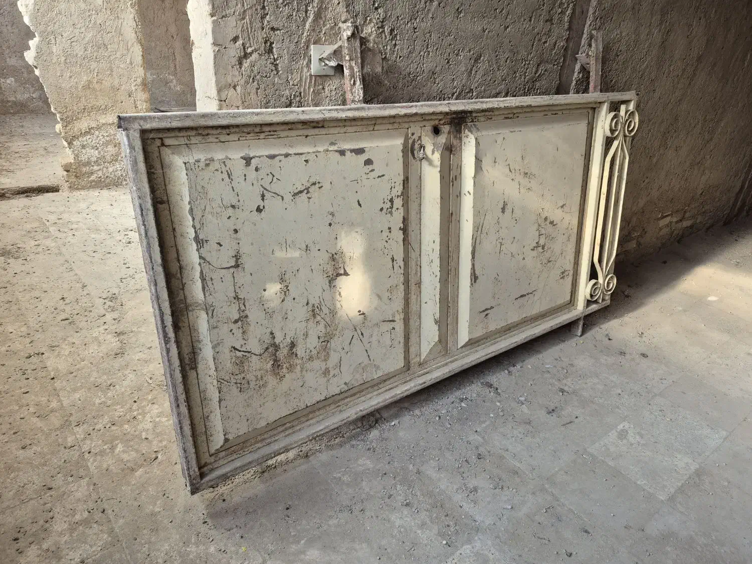 درب آهنی|کلکسیون اشیاء عتیقه|بجنورد, |دیوار