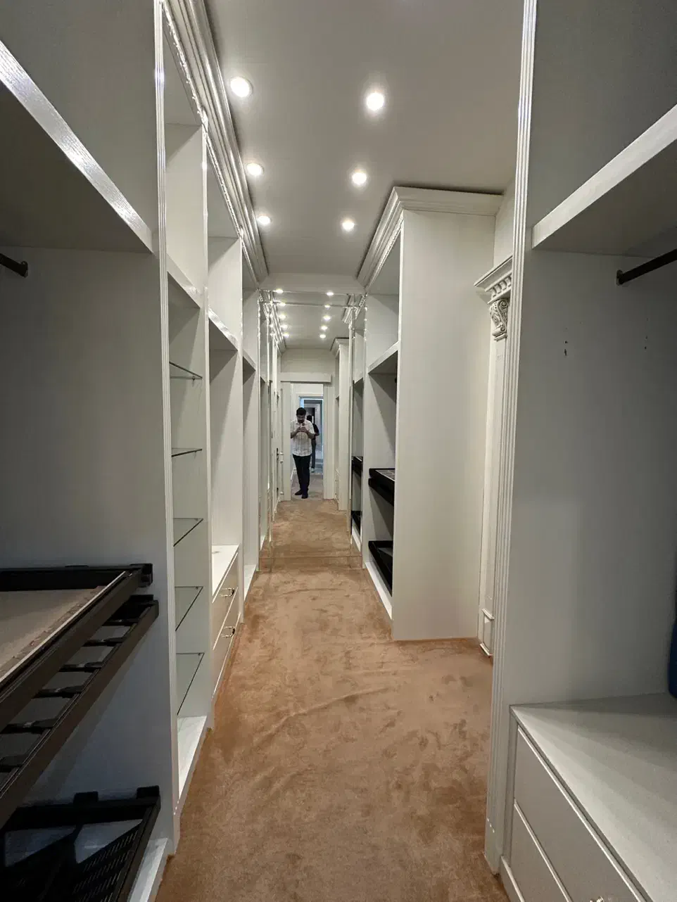 برج باغ اصلیل ۳۰۰ متر ۴ خواب ۲مسترتراس چیدمانی فول