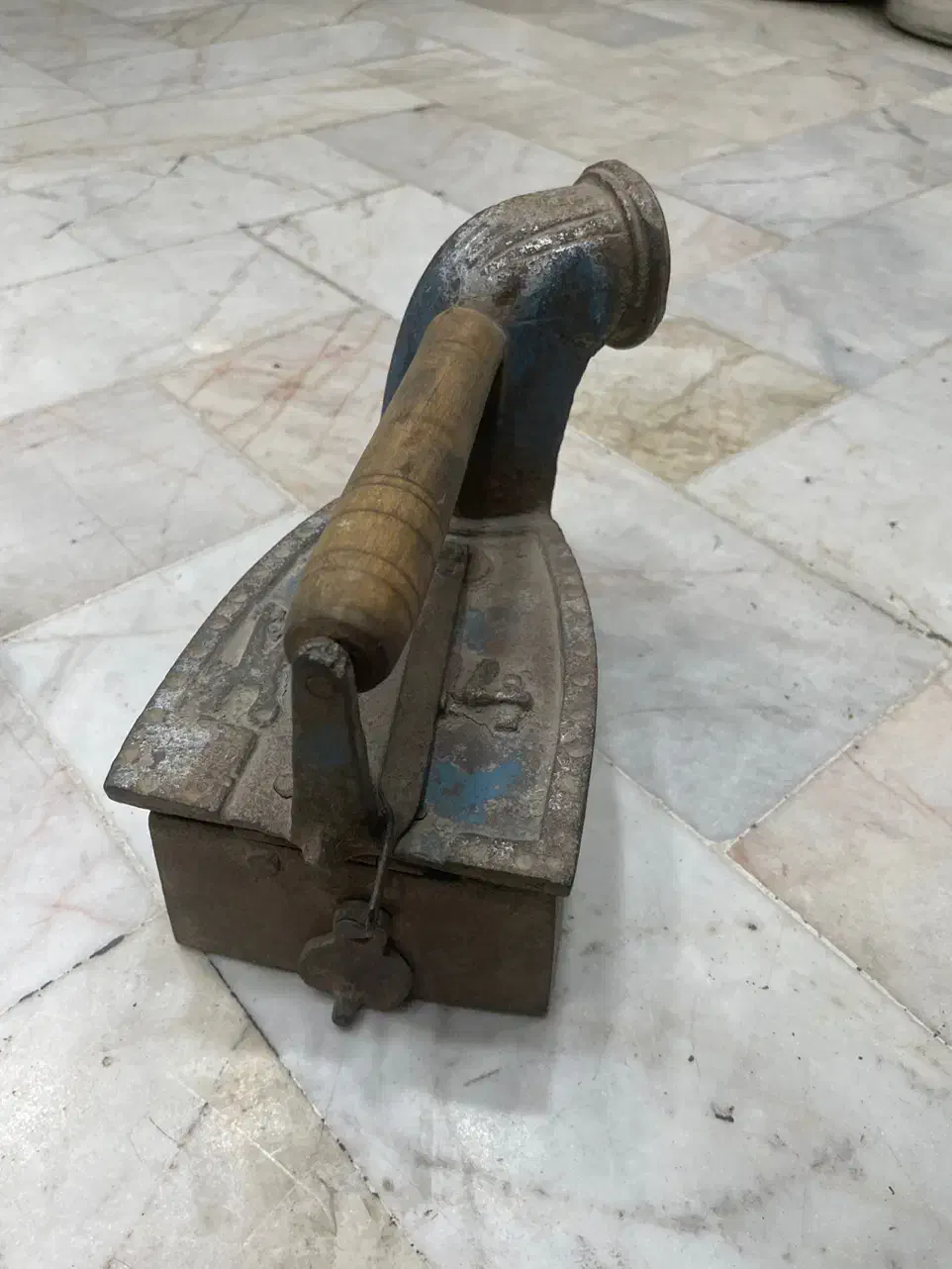 اتو قدیمی|کلکسیون اشیاء عتیقه|سبزوار, مدرس|دیوار