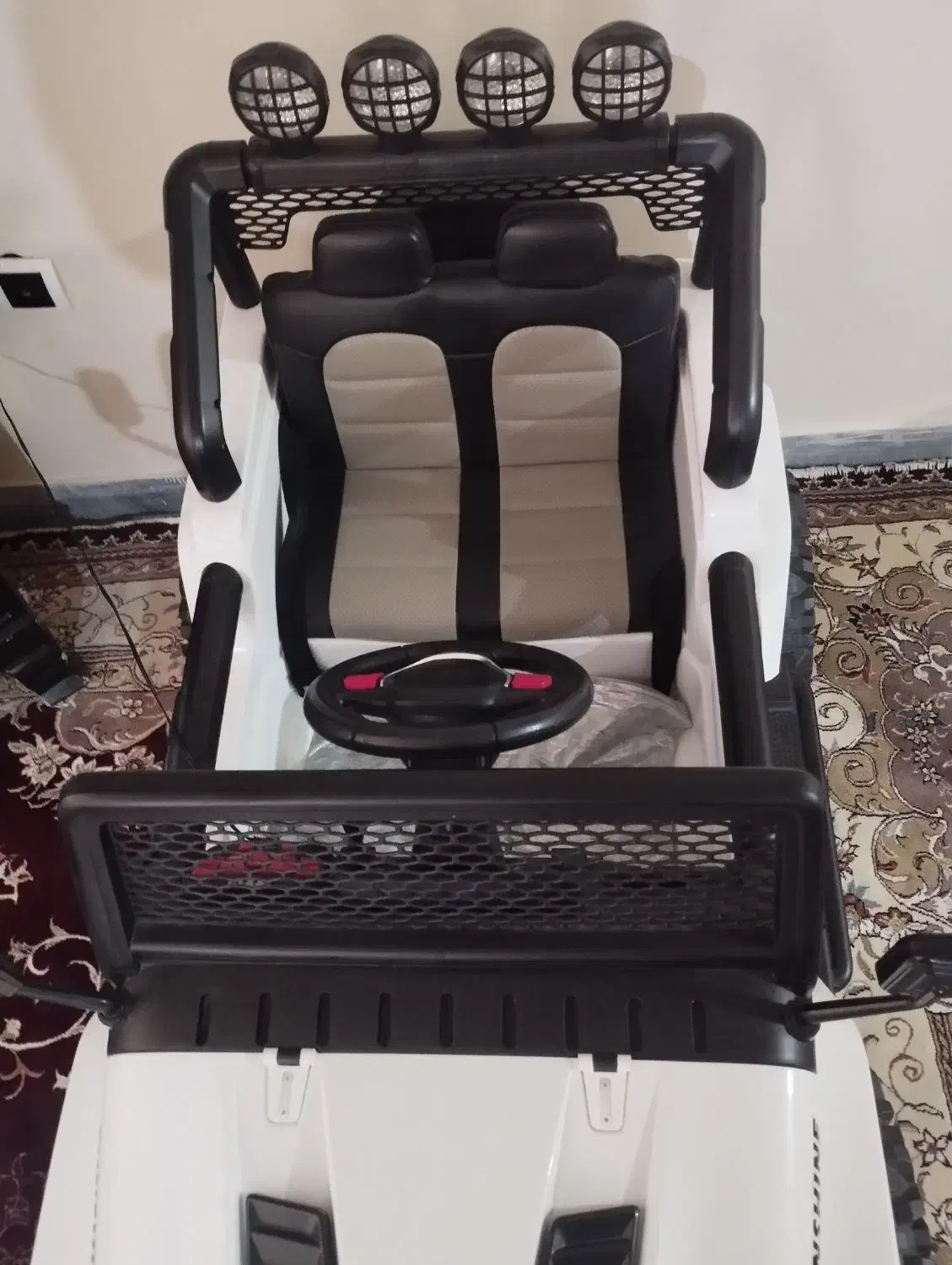 ماشین شارژی جیپ ۴موتوره سالم وتمیز|اسباب و اثاث بچه|اسدآباد, |دیوار