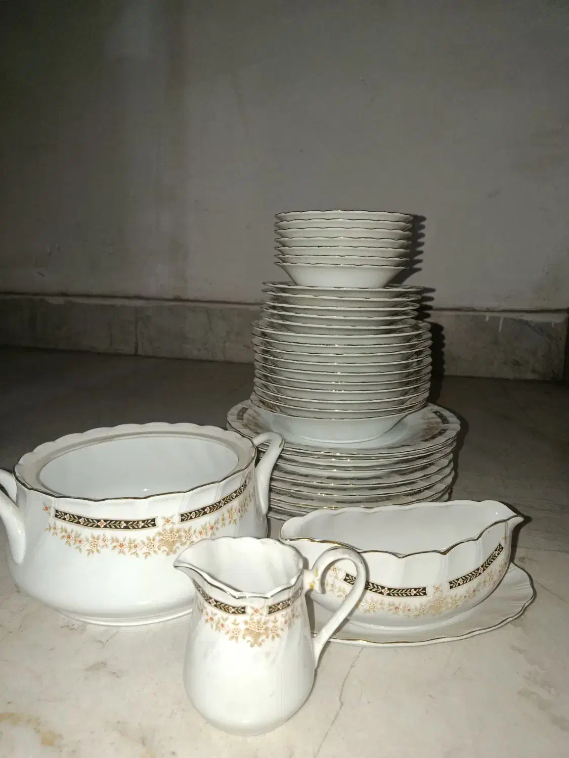 سرویس چینی قدیمی|ظروف سرو و پذیرایی|تهران, فردوسی|دیوار