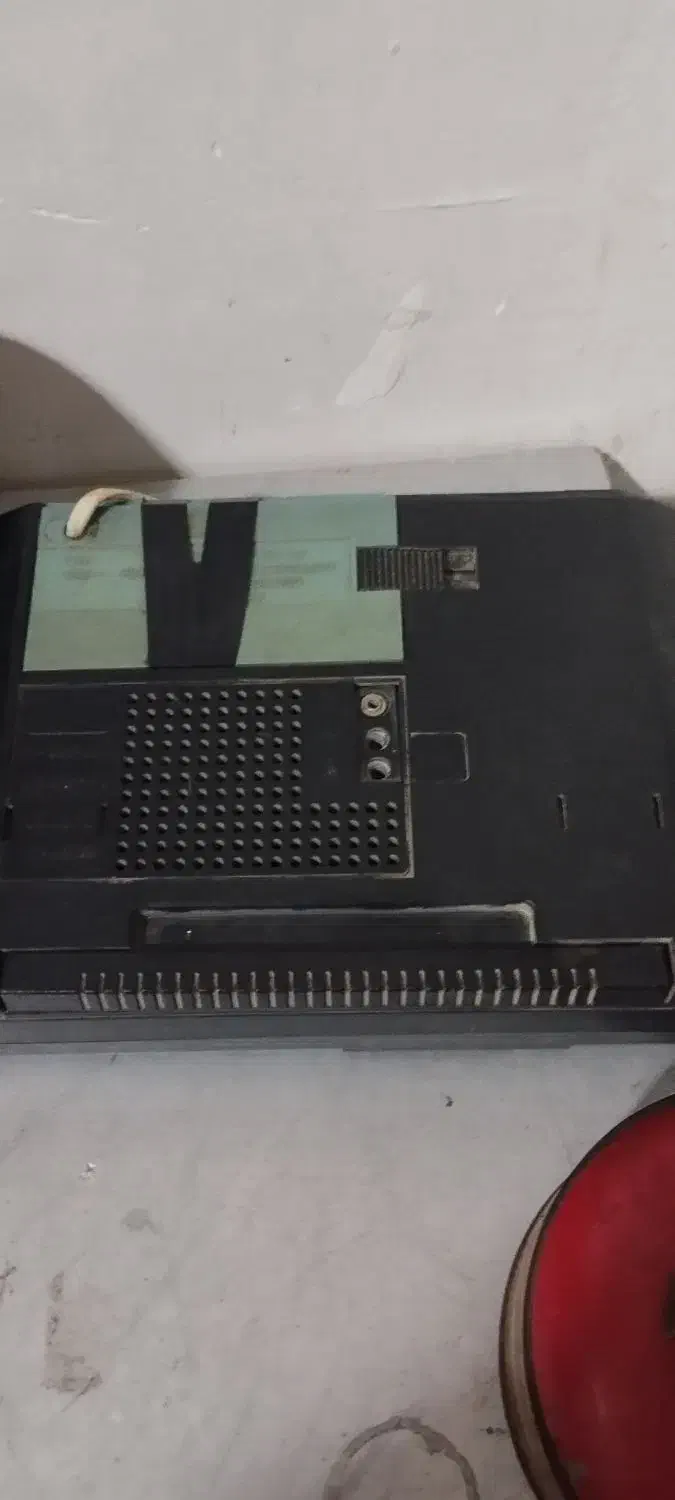 رادیو وضبت و ساعت و چراغ|کلکسیون اشیاء عتیقه|تربت جام, شیخ احمد جامی|دیوار