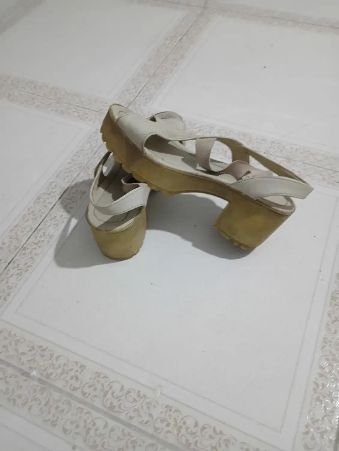 یه جفت کفش کرم رنک صندل|کیف، کفش، کمربند|الوند, |دیوار