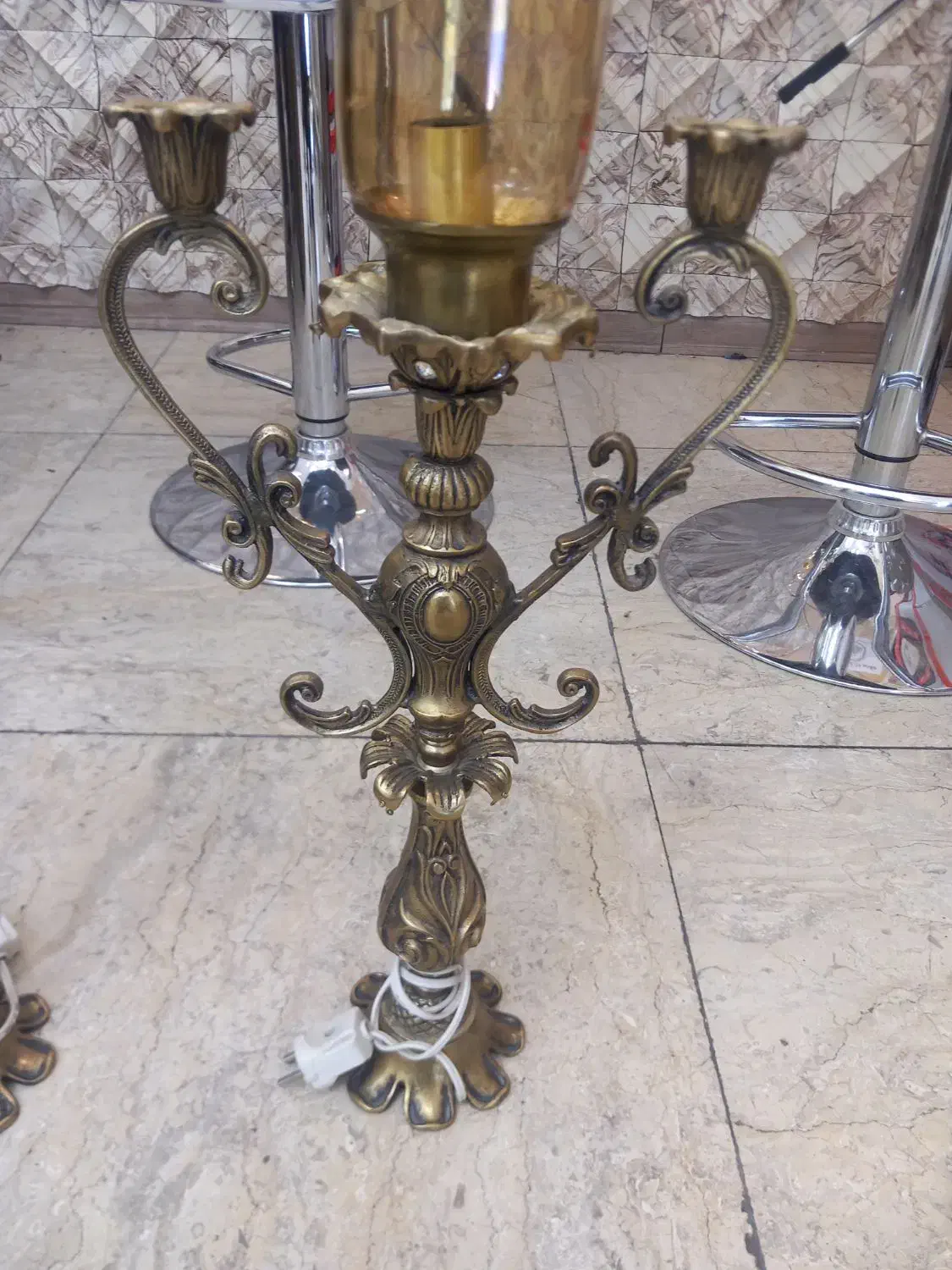 شمعدان برنز سنگین وزن با لاله واداتی|لوستر و چراغ آویز|تبریز, |دیوار