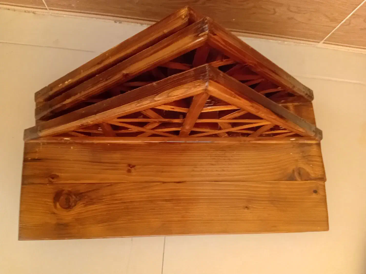 سه تا شلف روی دیوار|کتابخانه، شلف، قفسههای دیواری|رفسنجان, |دیوار