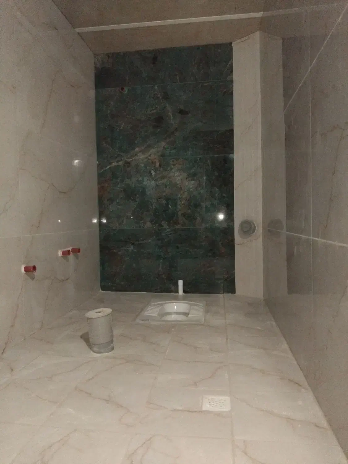 اجرای تخصصی کاشی سرامیک و اسلب|خدمات پیشه و مهارت|جیرفت, |دیوار