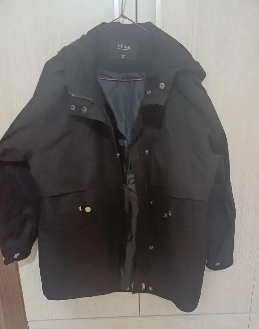 بارونی ضداب|لباس|تربت جام, شهید غلام زاده|دیوار