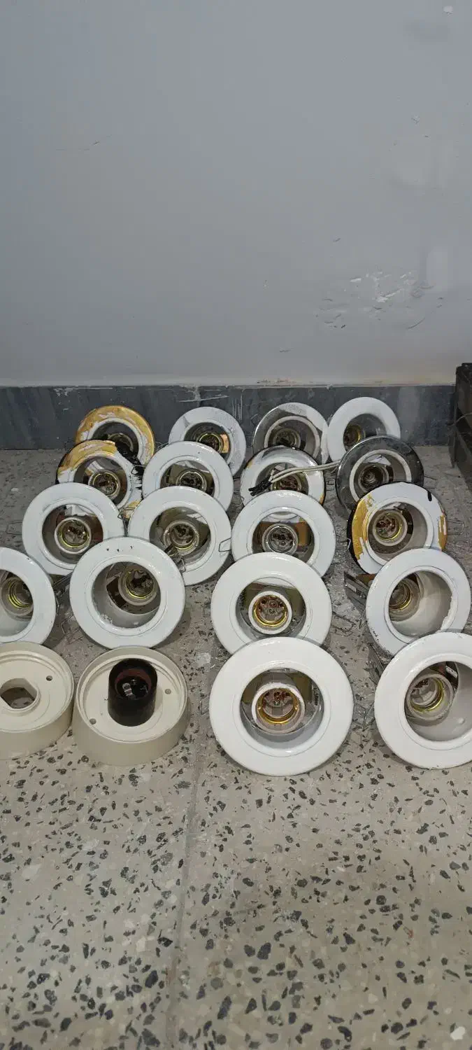 هالوژن همراه باسرپیچ آماده مفت مفت|لامپ و چراغ|مریوان, |دیوار