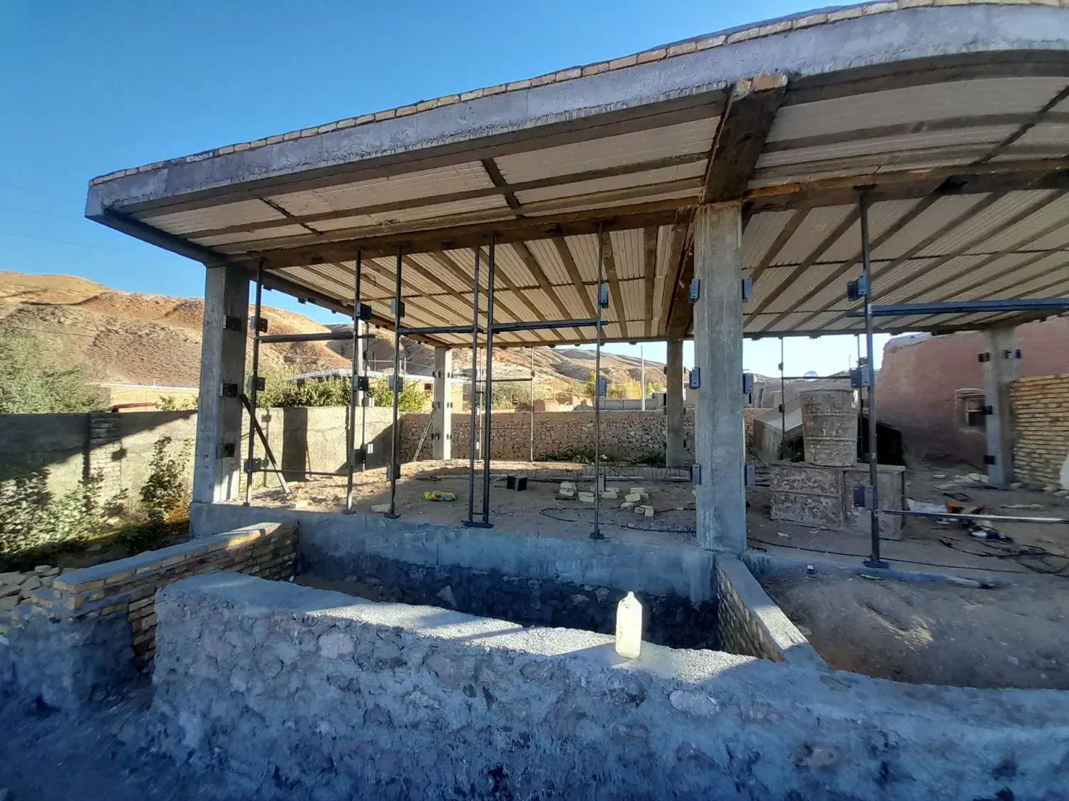 جوشکاری‌‌اسکلت‌و‌شیروانی‌کوبی‌‌‌‌در‌چاراویماق|خدمات پیشه و مهارت|شادیان, |دیوار