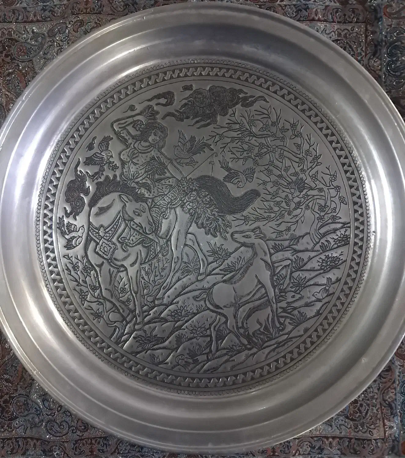 سینی مسی قدیمی قلمزنی شده|کلکسیون اشیاء عتیقه|بیرجند, |دیوار