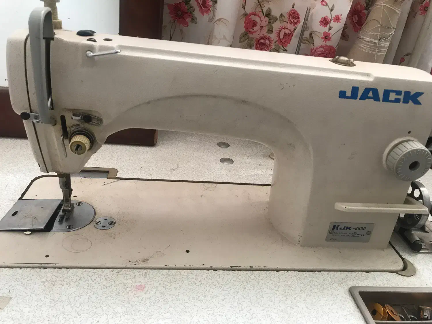 چرخ صنعتی|چرخ خیاطی و ریسندگی|لاهیجان, لاشیدان|دیوار