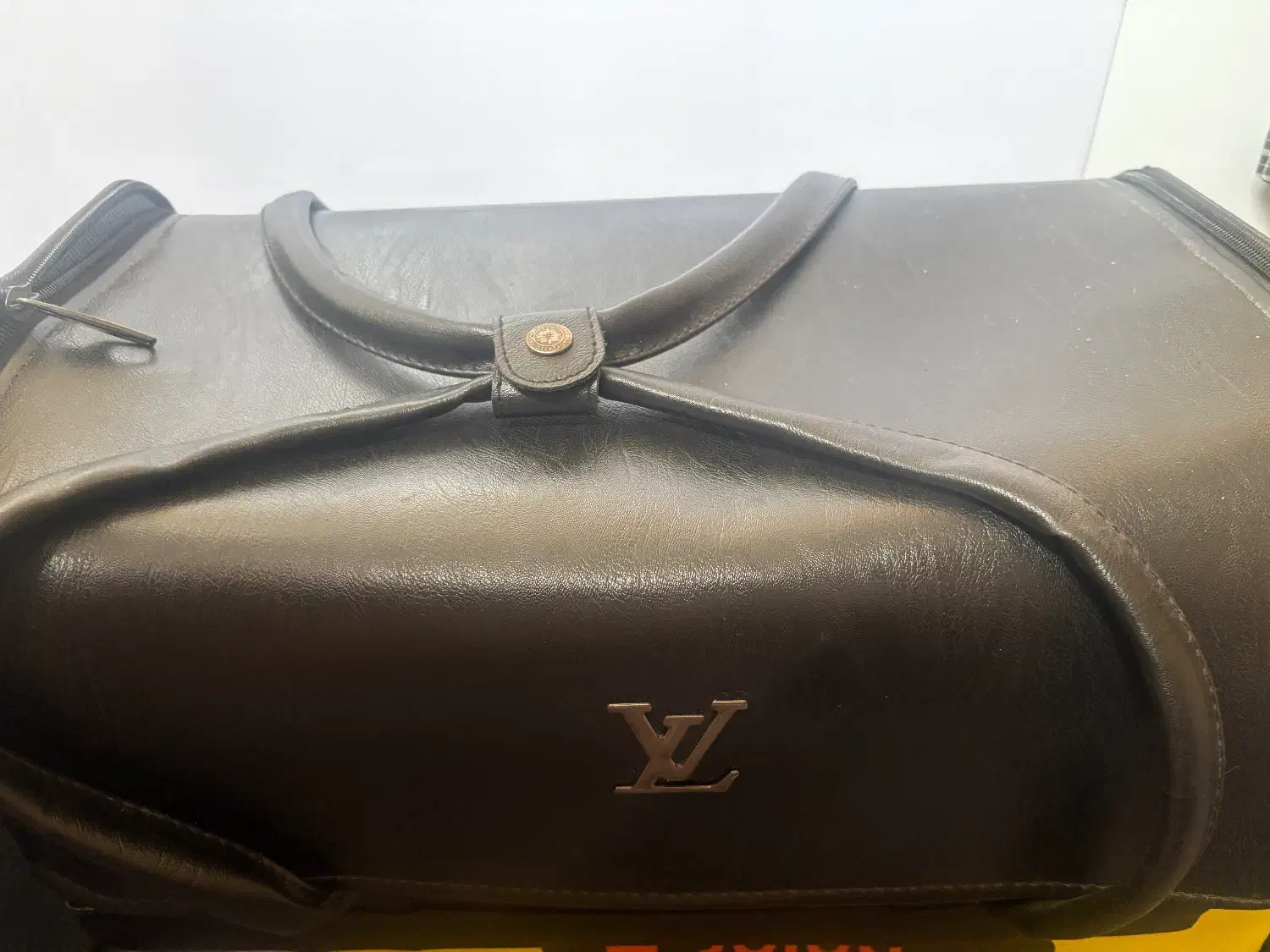 مقطوع۷۰۰ کاملا سالم چرم|کیف، کفش، کمربند|تالش, تالش|دیوار