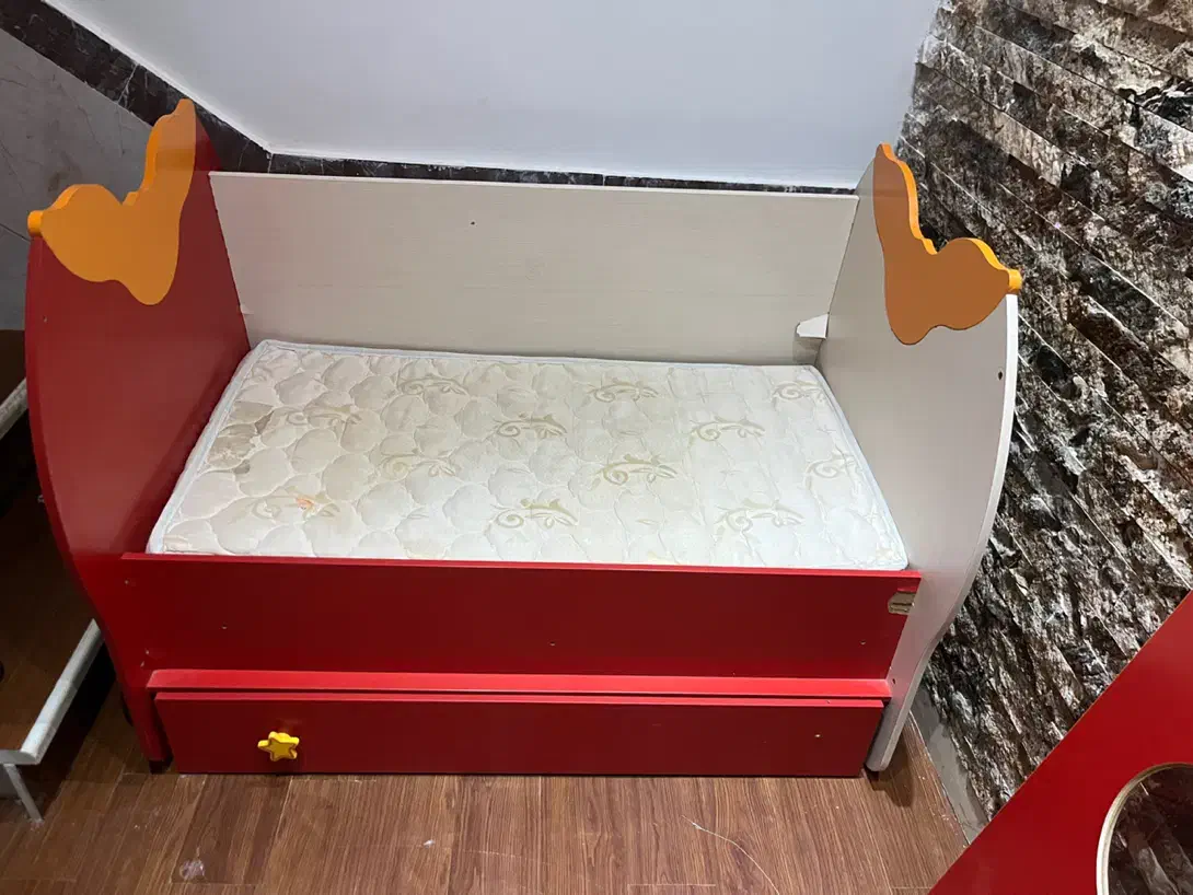 تخت کودک|تخت و صندلی بچه|سنندج, |دیوار