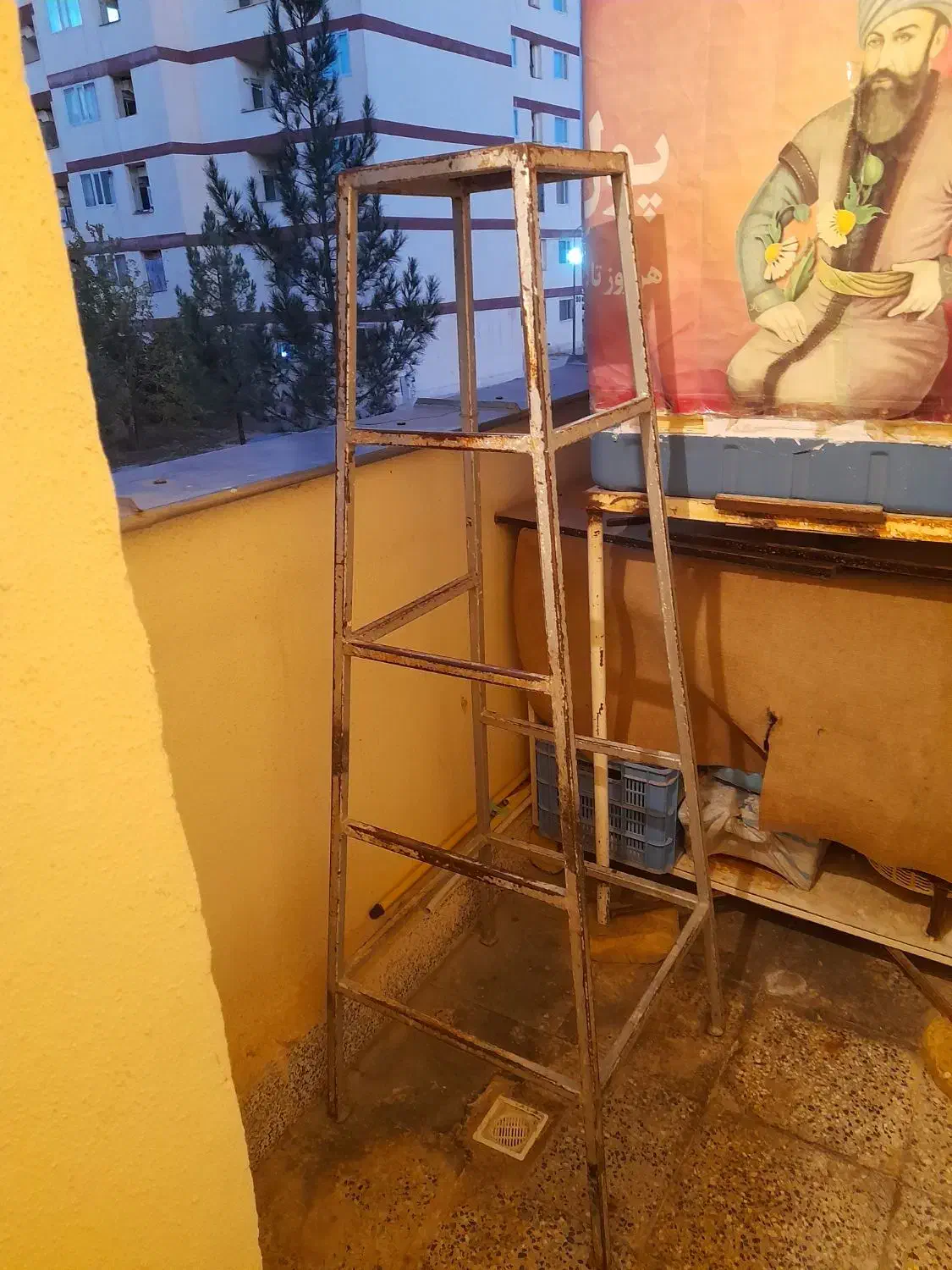 چهارپایه|صندلی و نیمکت|صدرا-فارس, فاز ۱|دیوار