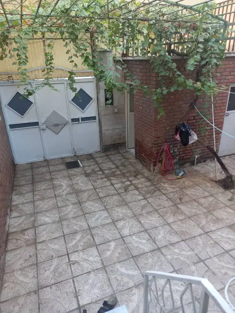 حیاط ویلای ۱۱۴ متری یک طبقه|فروش زمین و ملک کلنگی|ری, دولتآباد|دیوار