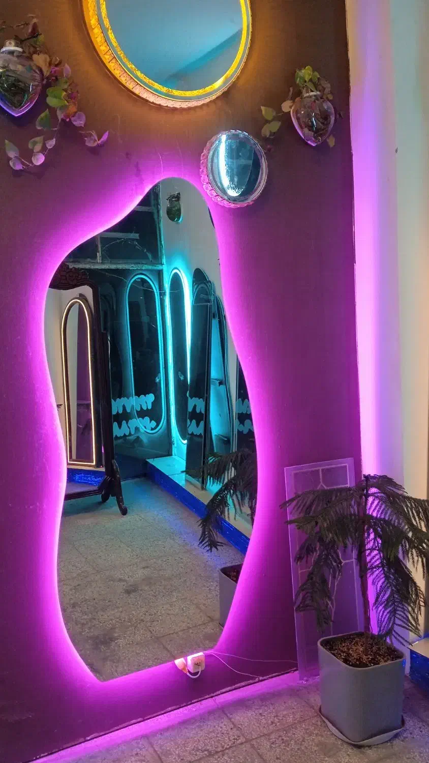 آینه قد|آینه|تربت‌حیدریه, آبشار|دیوار