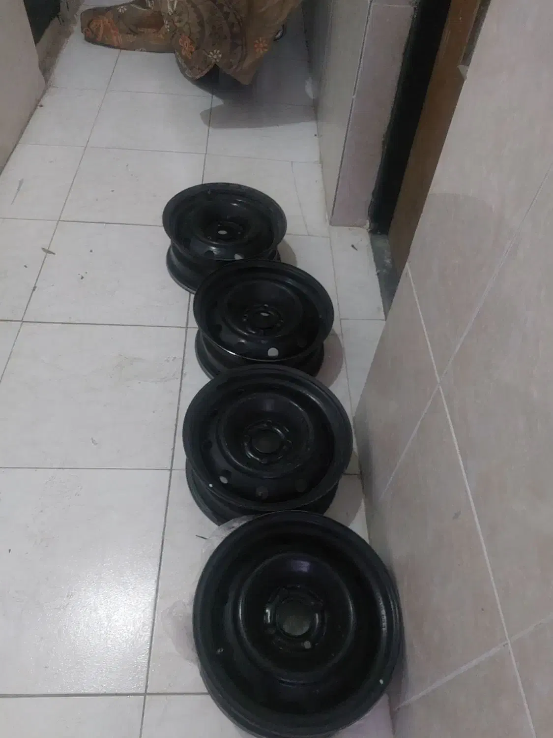 رینگ سایز ۱۵ با قالپاق.|قطعات یدکی و لوازم جانبی|قیدار, |دیوار