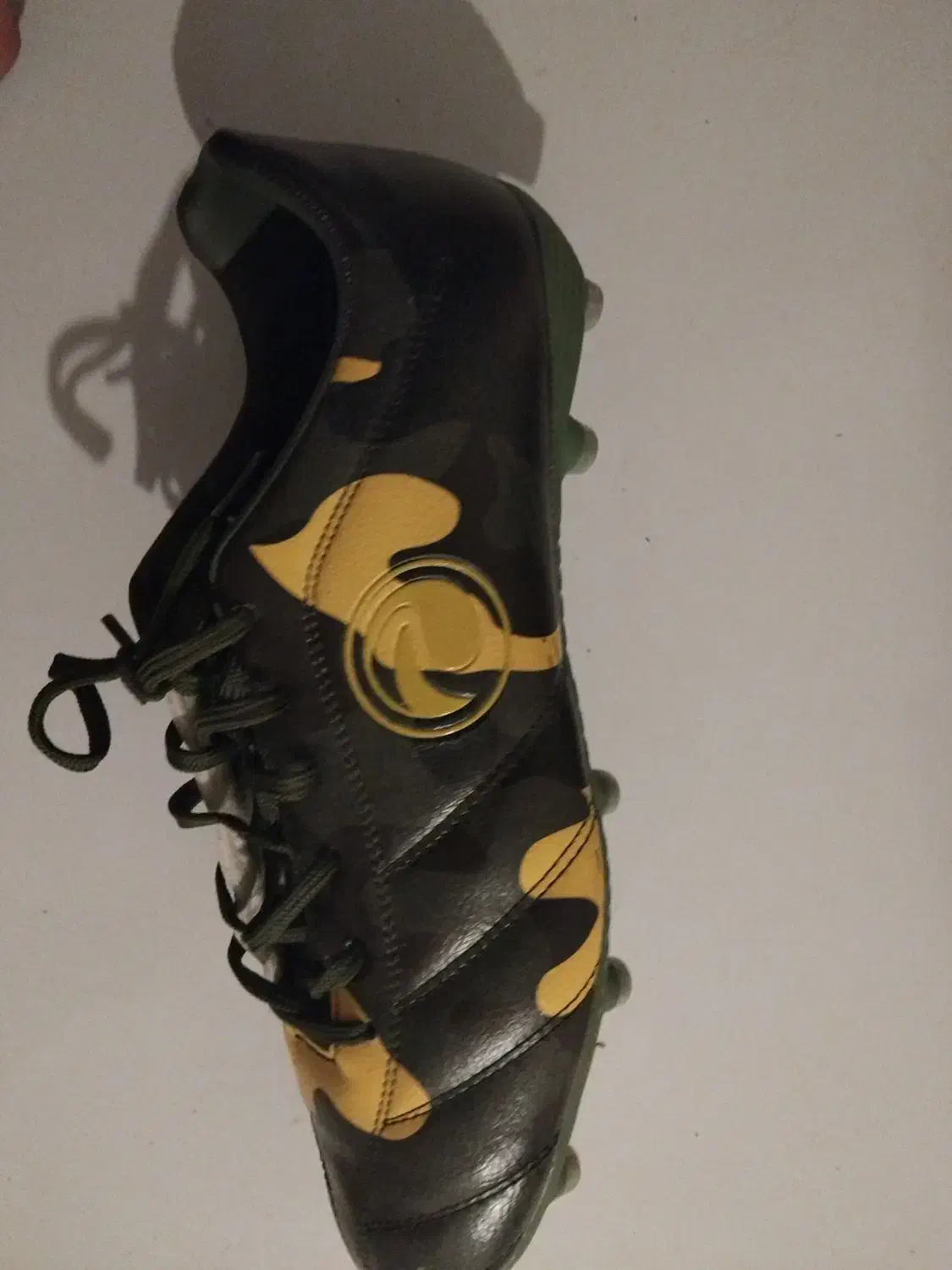 کفش فوتبال پریما۲۰۲۳بسیار تمیز|کیف، کفش، کمربند|میانه, |دیوار