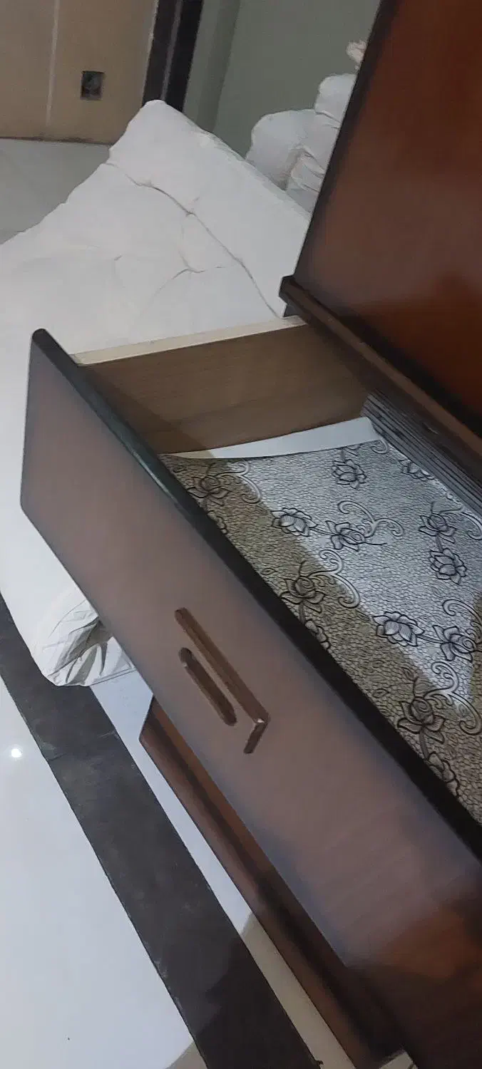 تخت یکنفره ۹۰ و کمد لباس فوری فروشی|تخت و سرویس خواب|تهران, سردارجنگل|دیوار