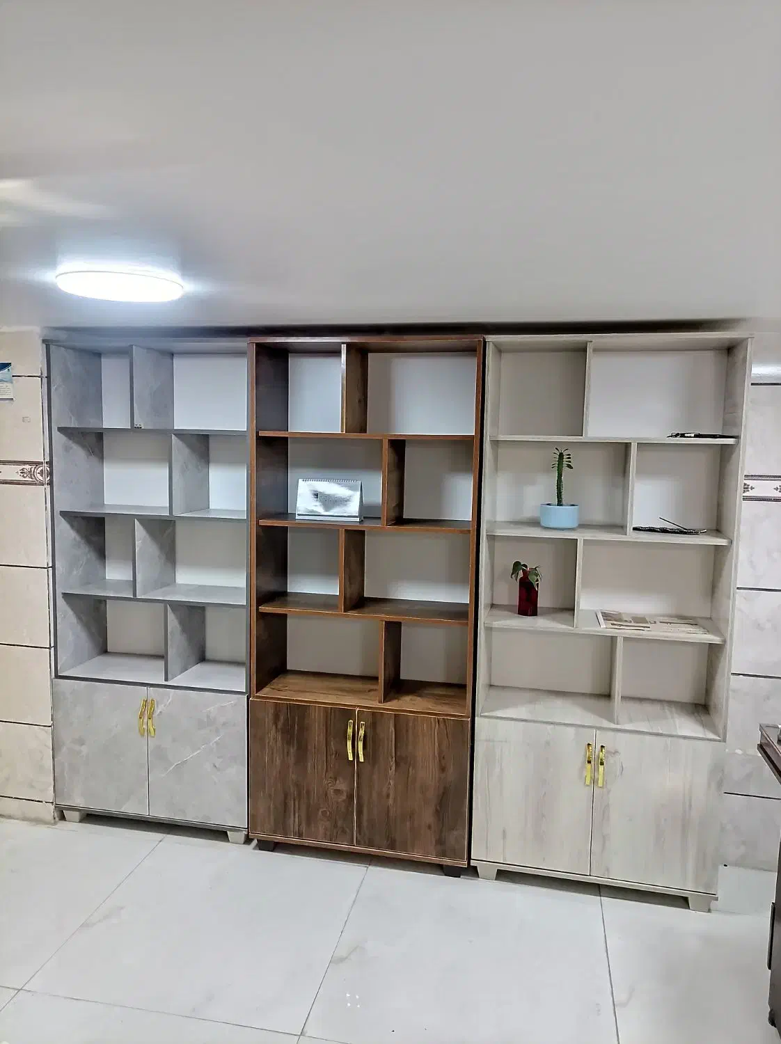 کتابخونه / قفسه/ ویترین شلف/ کتابخانه / کمد اداری|کتابخانه، شلف، قفسه‌های دیواری|همدان, |دیوار