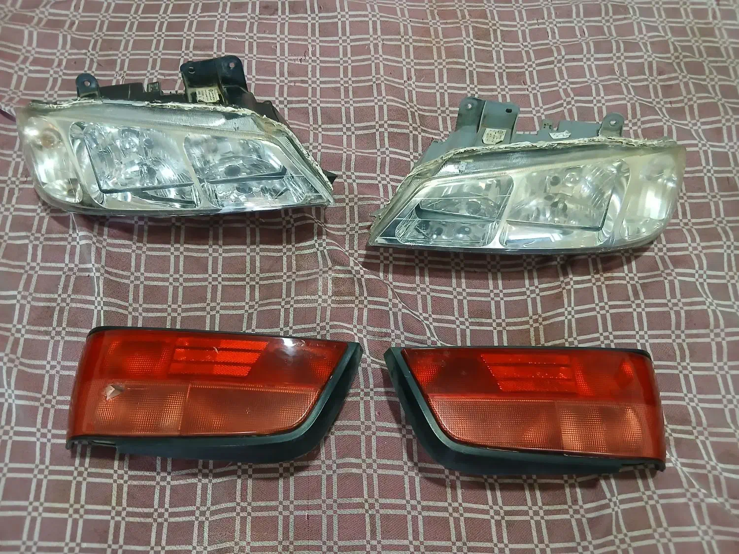 چراغ جلو و عقب پژو|قطعات یدکی و لوازم جانبی|رشت, شهرک احمد خمینی|دیوار