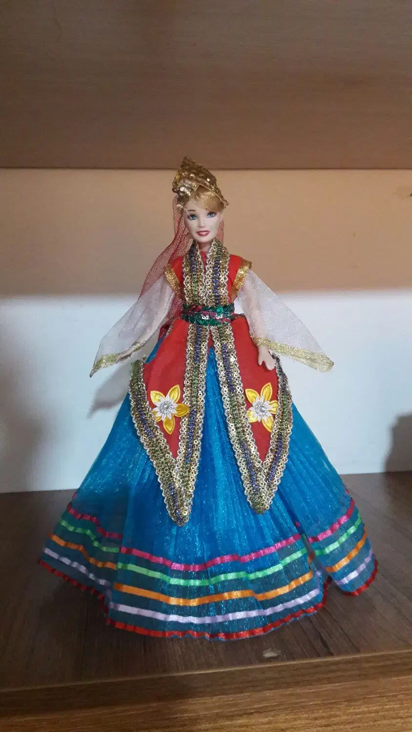 عردسک زیبا|اسباب‌‌بازی|صدرا-فارس, فاز ۱|دیوار