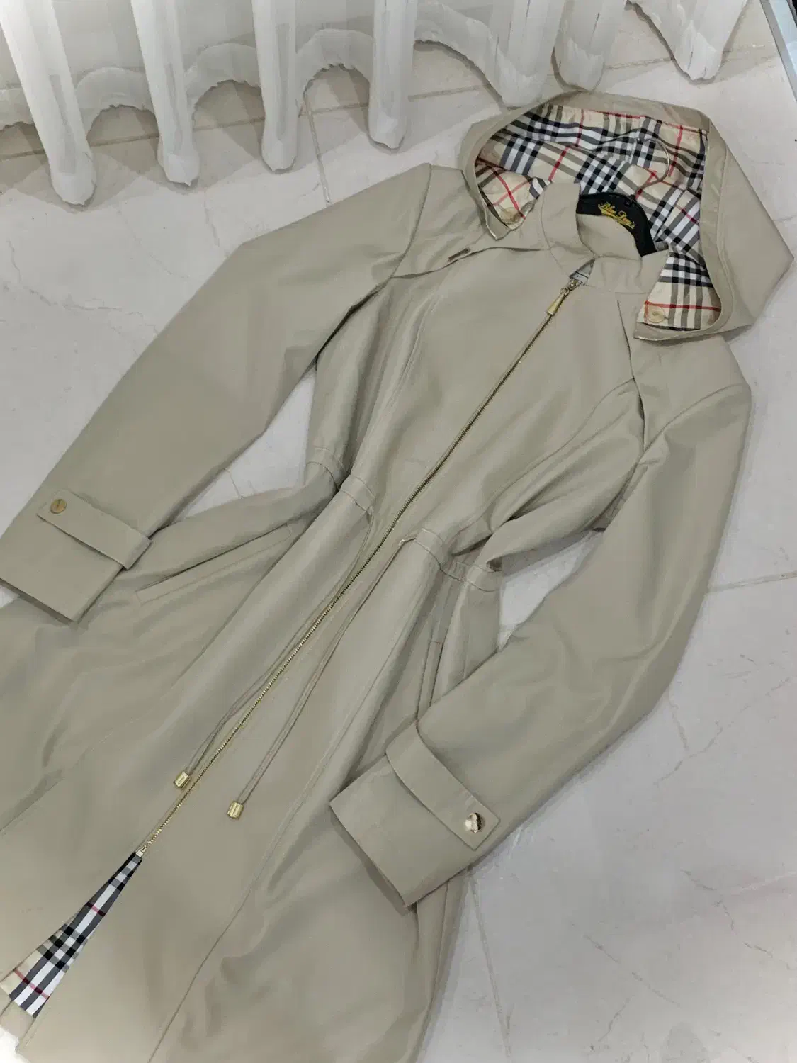 بارانی|لباس|سلماس, |دیوار