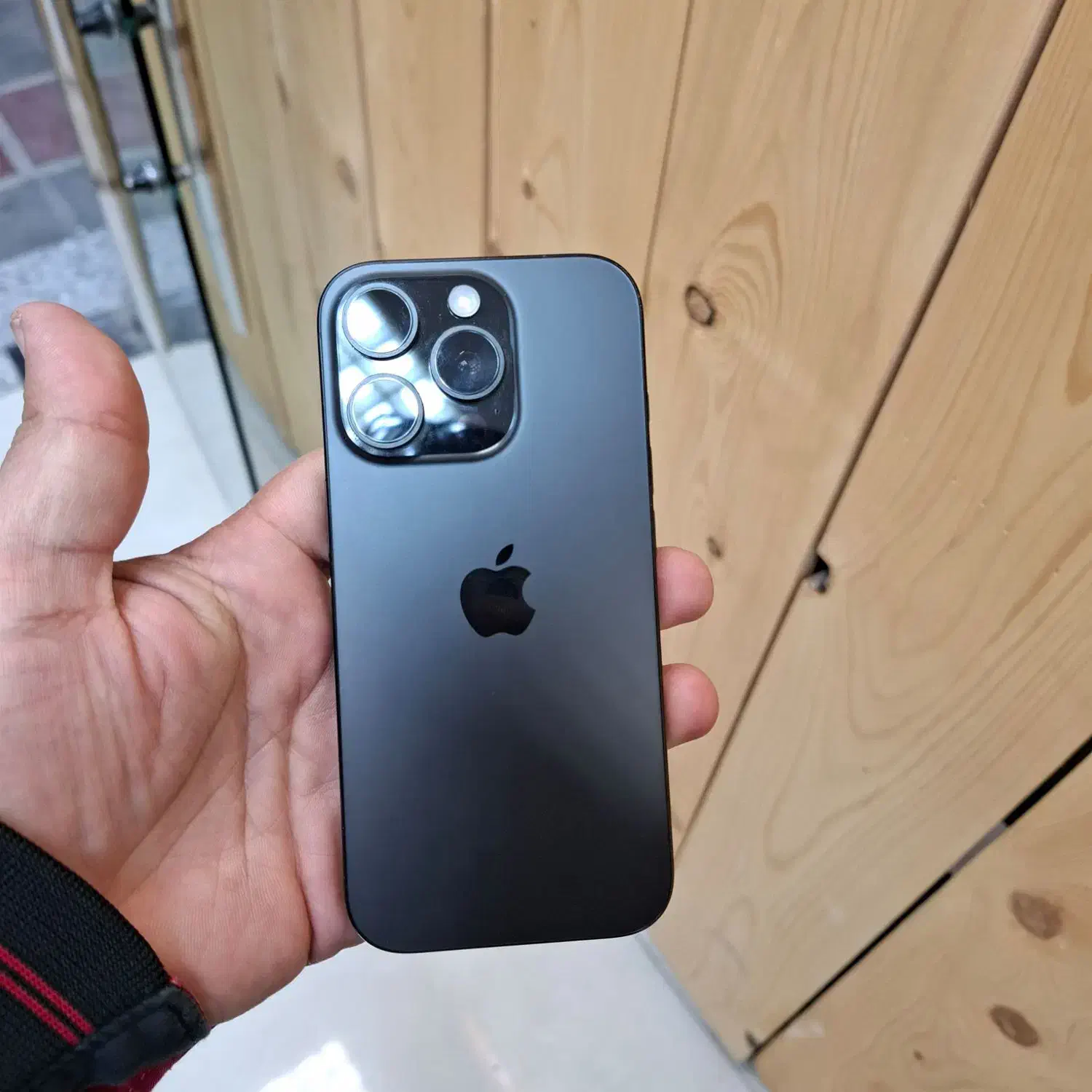 ایفون ۱۶پرو|موبایل|قم, نیروگاه|دیوار