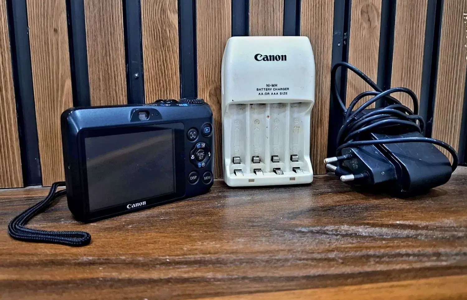 دوربین در حد نو|دوربین عکاسی و فیلمبرداری|کلاله, |دیوار