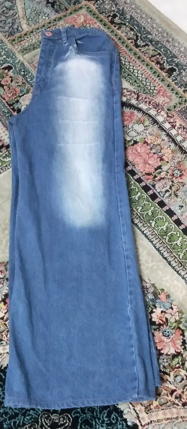 تعدادی لباس|لباس|گلپایگان, |دیوار