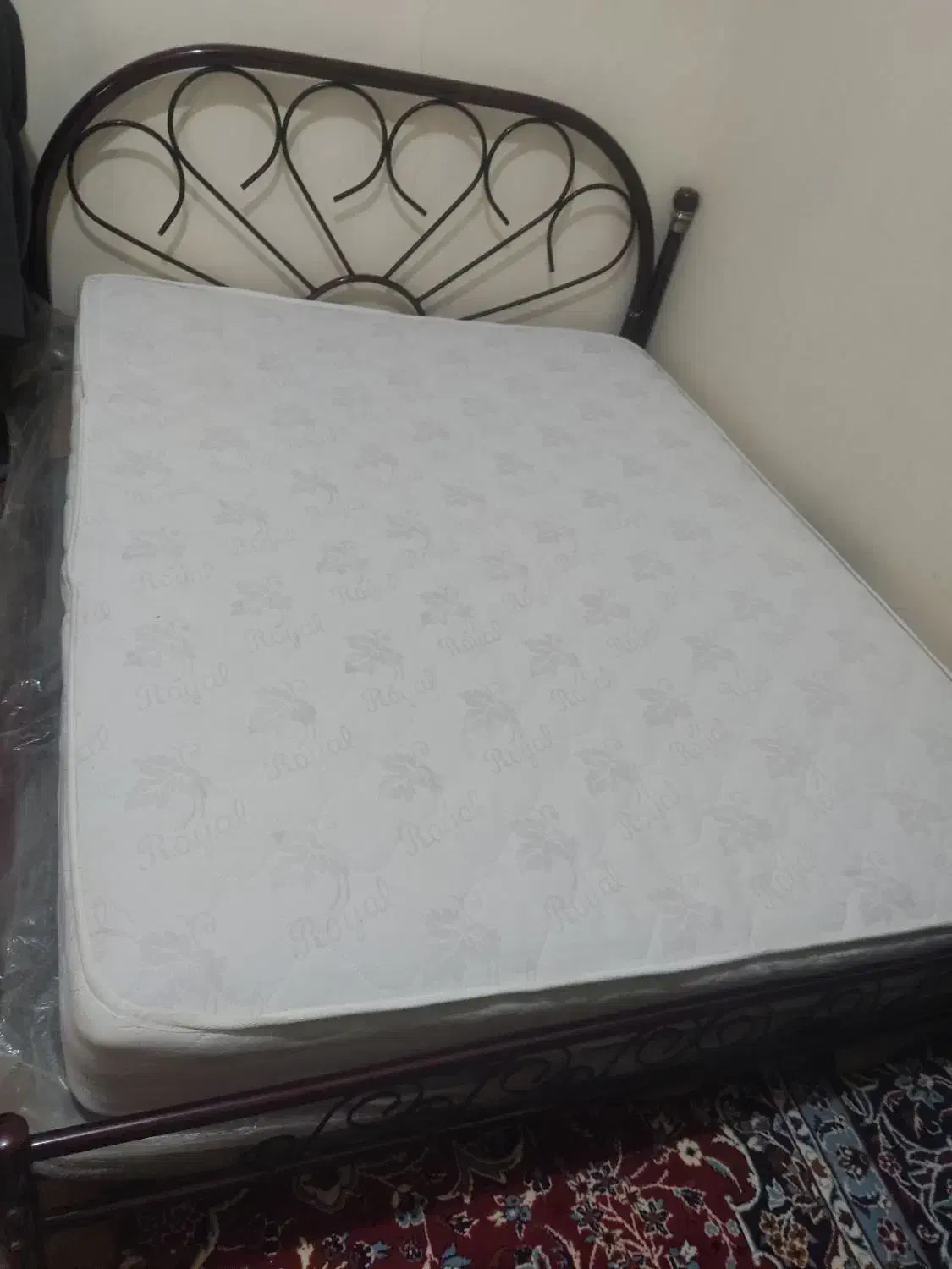 تخت دونفره فلزی|تخت و سرویس خواب|بلداجی, |دیوار