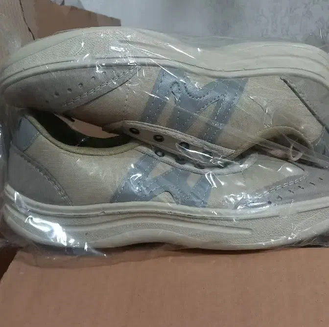 هود ک. ف. ش|هود|اسلام‌‌آباد غرب, |دیوار