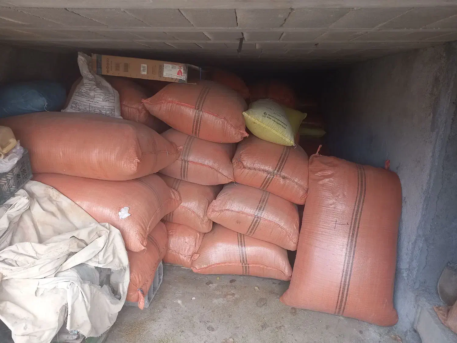 کاه یونجه چین دوم|لوازم جانبی حیوانات|یاسوج, |دیوار